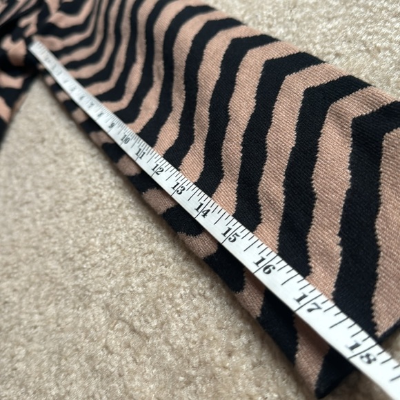 🆕 Tahari Open Belted Cardigan Jacket Black Brown Chevron Pattern Size Medium - Picture 17 of 17